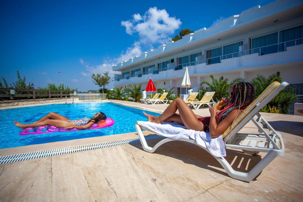 Side Beach Club Bagian luar foto