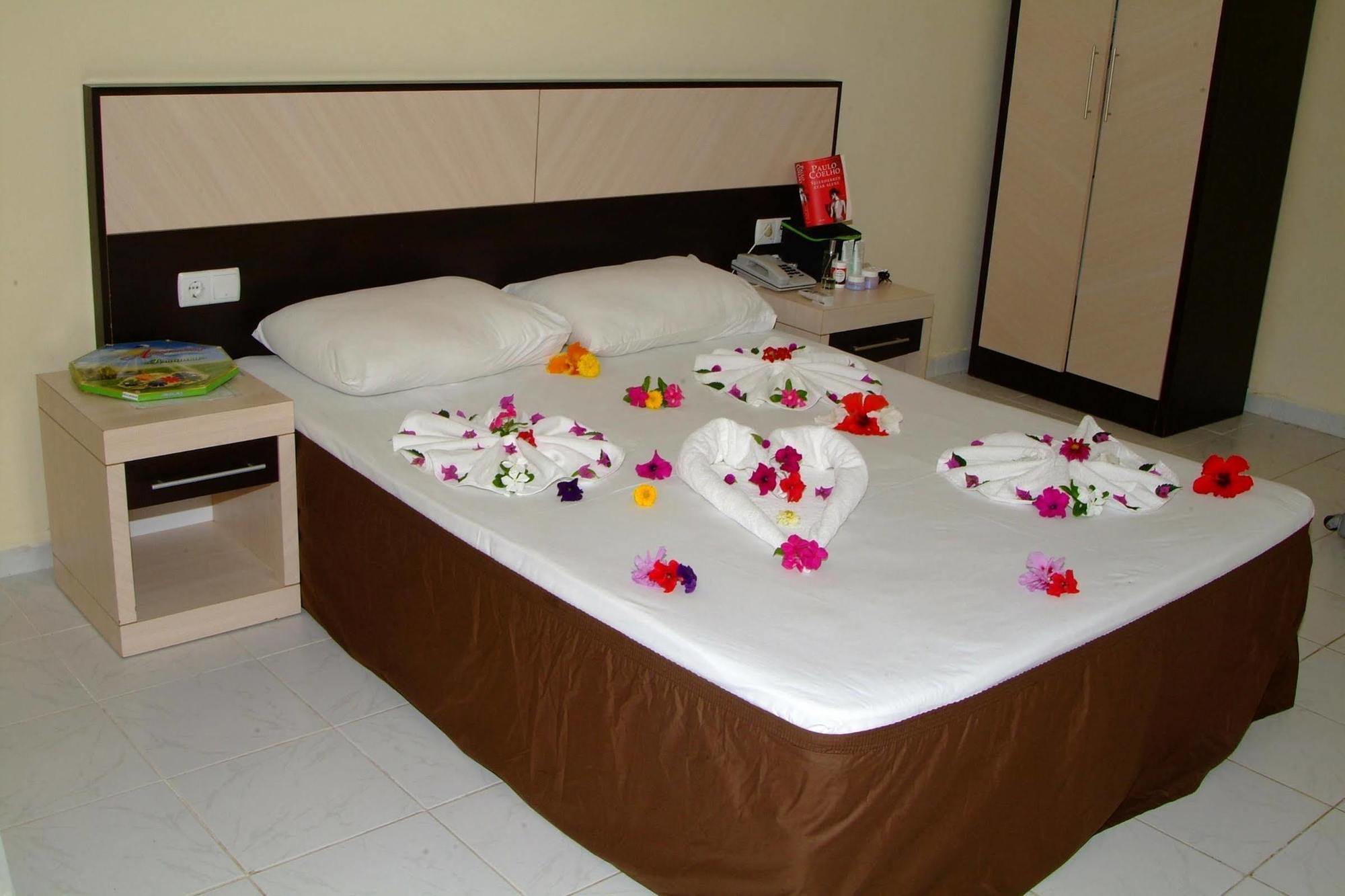 Side Beach Club Bagian luar foto